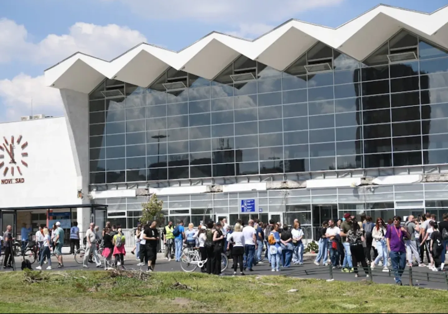 Novi Sad: Policija uhitila dvije osobe koje su se autom zaletjele u kolonu građana i studenata